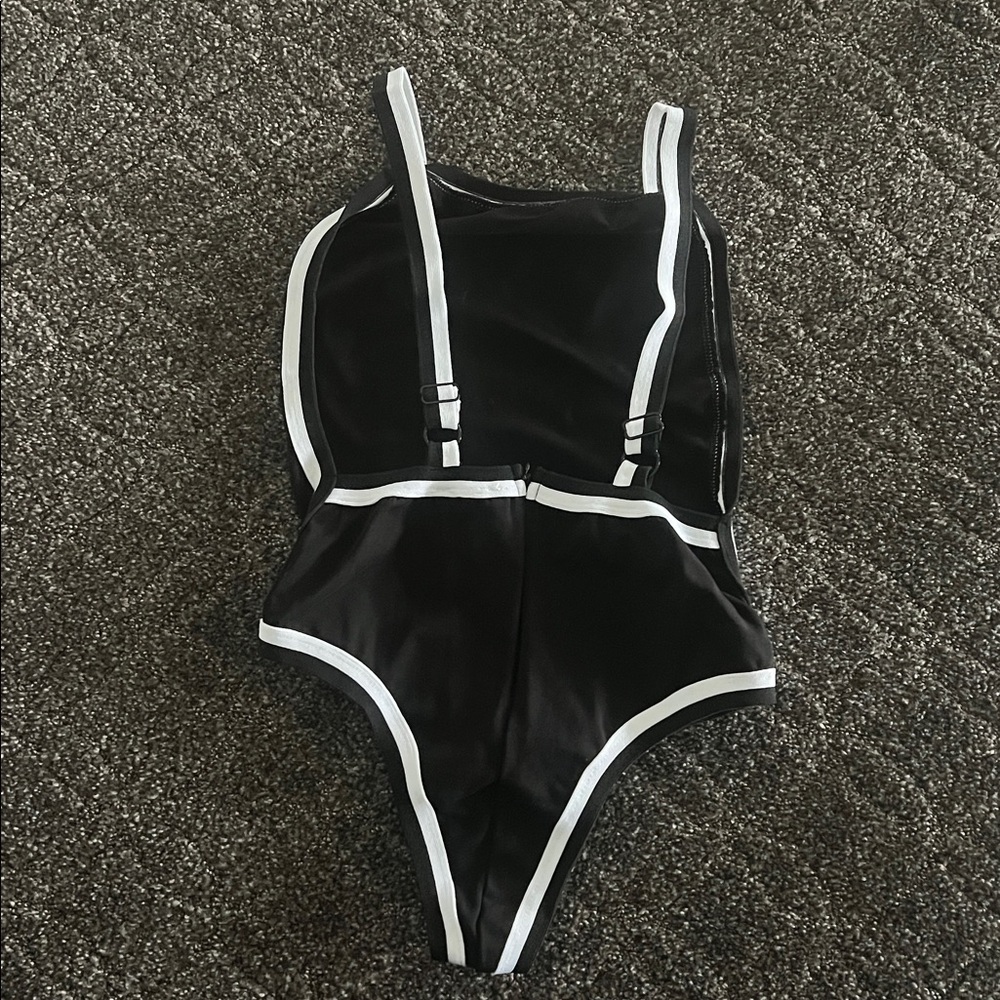 Superdown Black Top With White Drawstring Detail - image 2